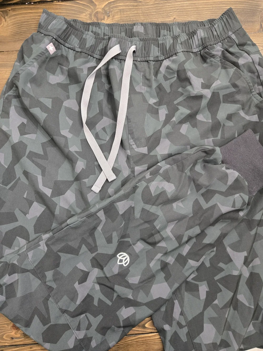 Mens FIGS Zamora Jogger Scrub Pants In Bonsai Camo Print Size Small